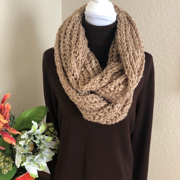 Nine West Chunky Infinity Scarf - Picture 2 of 9